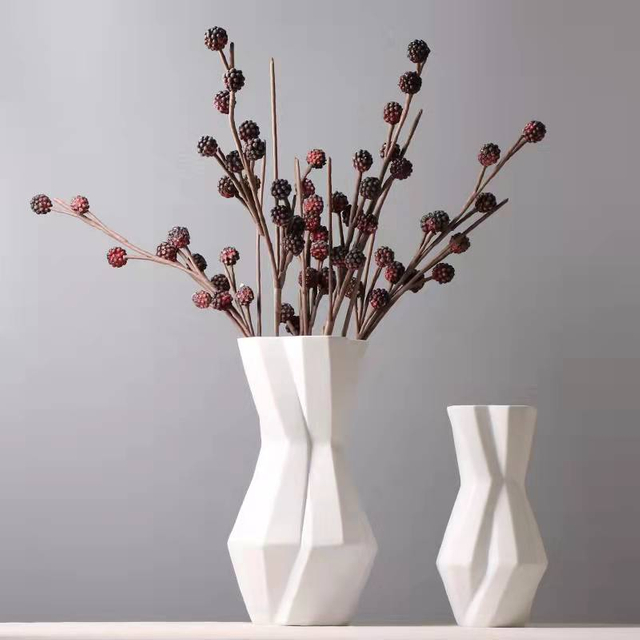 MODERN LEAF PATTERN VASE 